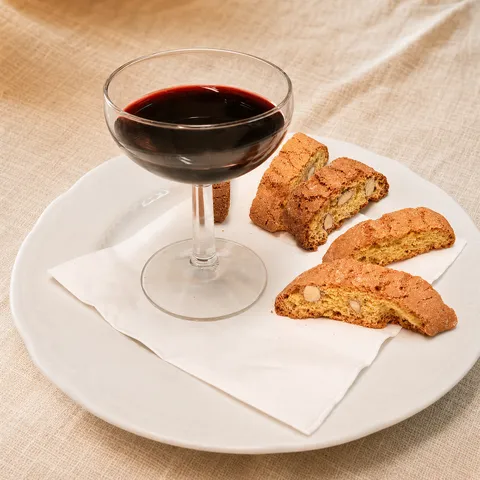 Almond tozzetti with a glass of Sagrantino passito.